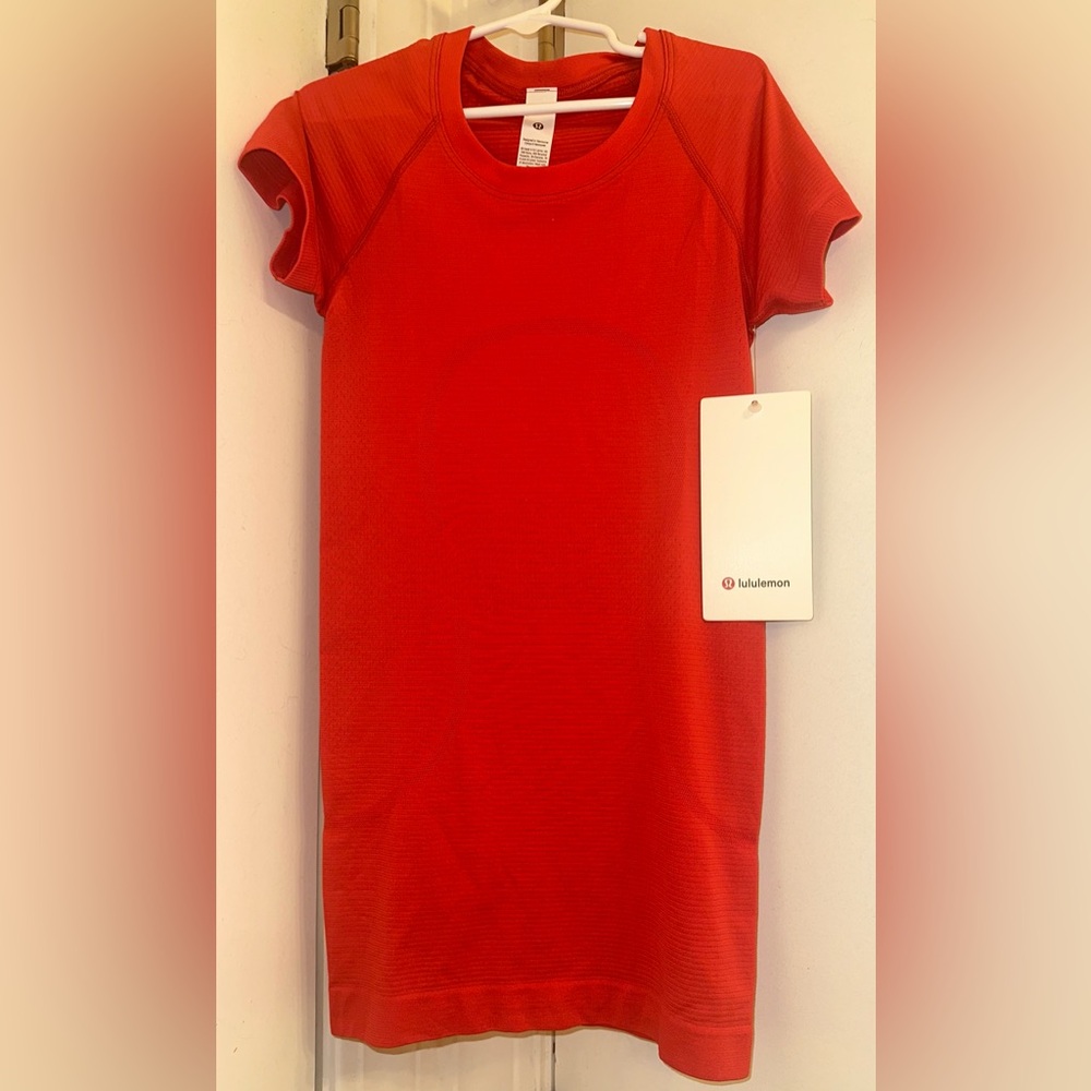Lululemon Red Swiftly Tech Short Sleeve Top Size 0 NWT